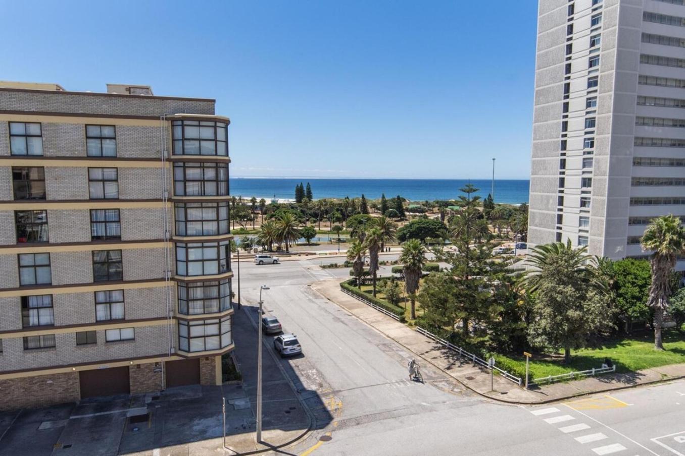 Tivoli Luxury Beach Apartment Port Elizabeth Exterior photo